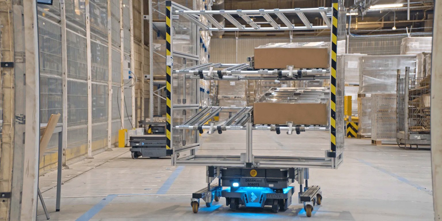 Automated material handling line with mobile robots and buffer stations
